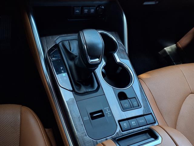 Photo of 2021 Moon Dust Toyota Highlander Hybrid