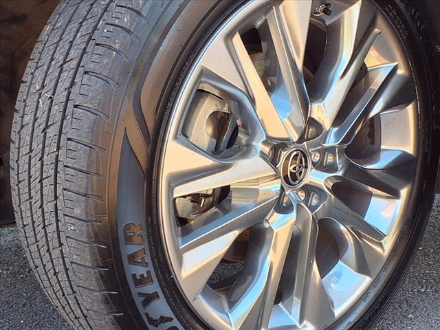 Photo of 2021 Blizzard Pearl Toyota Highlander Hybrid