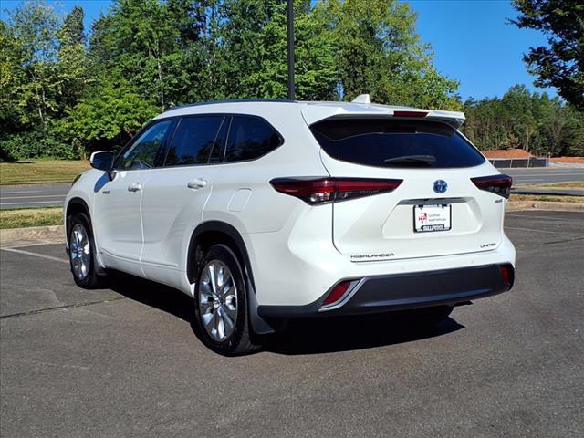 Photo of 2021 Blizzard Pearl Toyota Highlander Hybrid