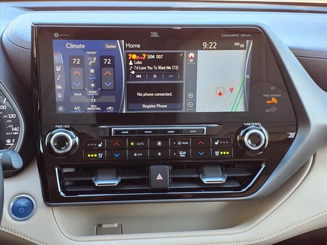 Photo of 2021 Blizzard Pearl Toyota Highlander Hybrid