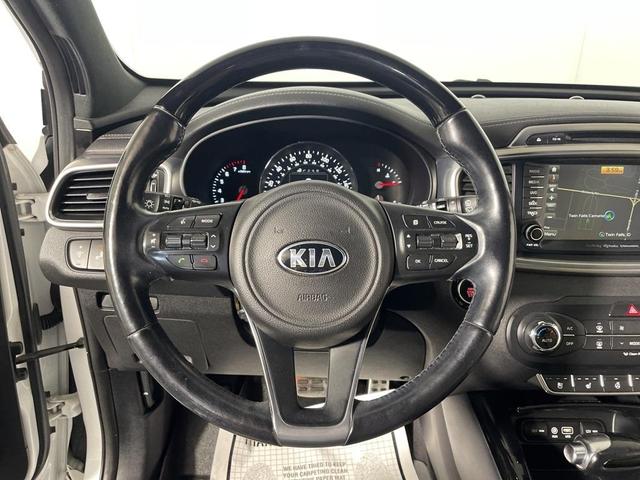 Photo of 2016 Snow White Pearl Kia Sorento