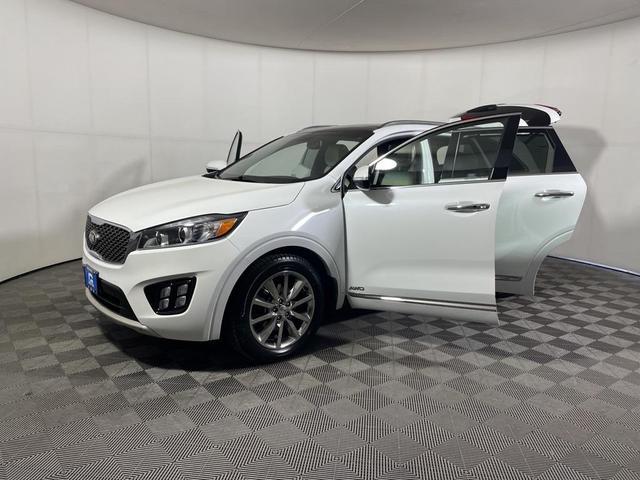 Photo of 2016 Snow White Pearl Kia Sorento