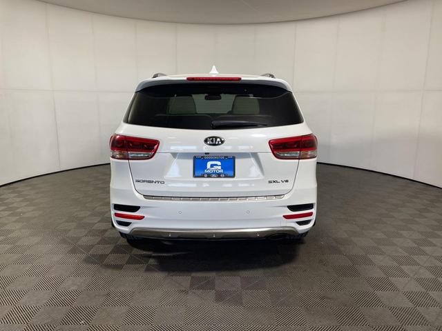 Photo of 2016 Snow White Pearl Kia Sorento