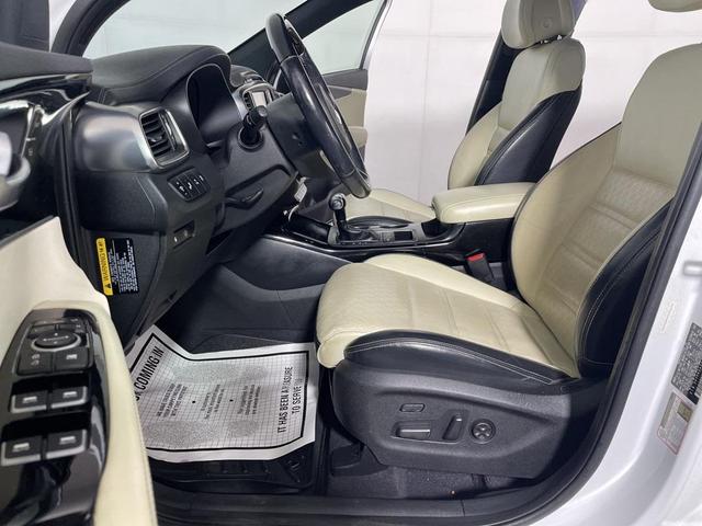 Photo of 2016 Snow White Pearl Kia Sorento