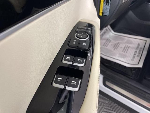 Photo of 2016 Snow White Pearl Kia Sorento