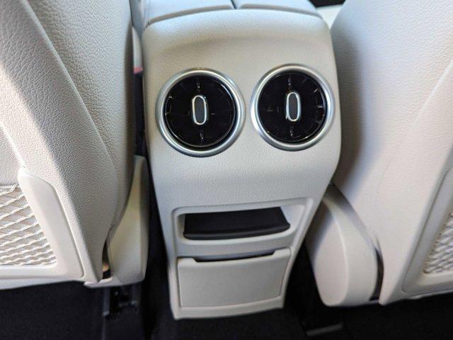 Photo of 2024 Polar White Mercedes-Benz GLB 250
