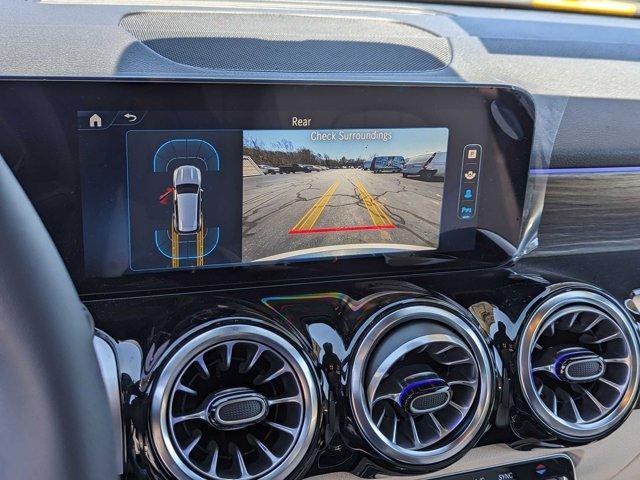 Photo of 2024 Polar White Mercedes-Benz GLB 250