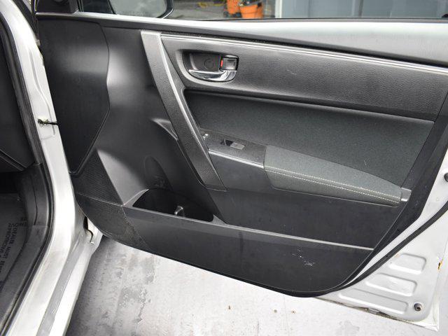 Photo of 2018 Gray Toyota Corolla