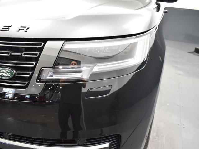 Photo of 2025 Santorini Black Metallic Land Rover Range Rover