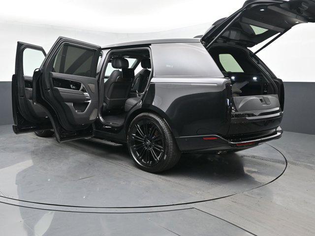 Photo of 2025 Santorini Black Metallic Land Rover Range Rover