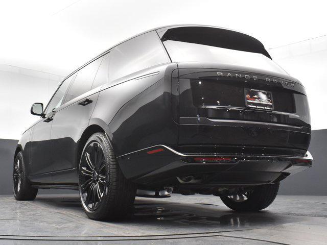 Photo of 2025 Santorini Black Metallic Land Rover Range Rover
