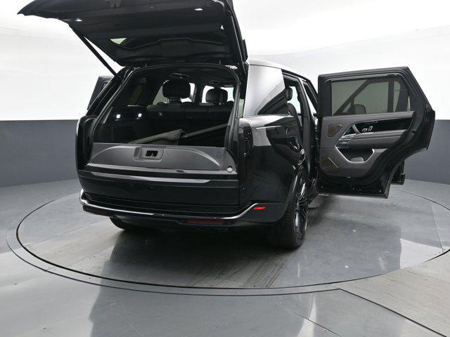 Photo of 2025 Santorini Black Metallic Land Rover Range Rover