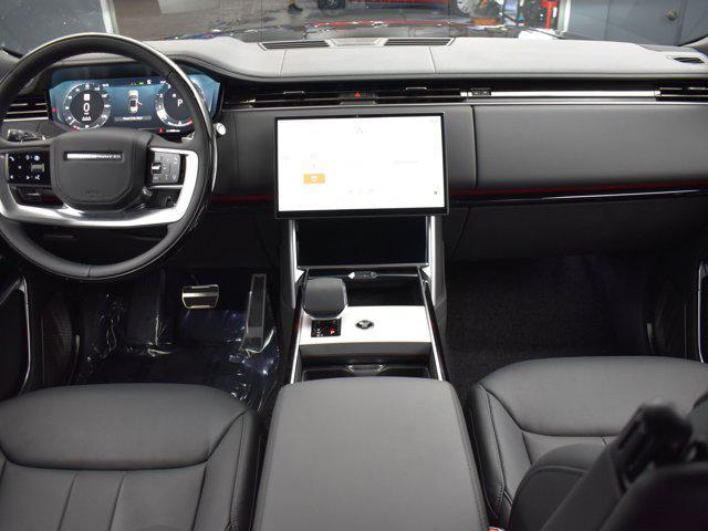 Photo of 2025 Santorini Black Metallic Land Rover Range Rover