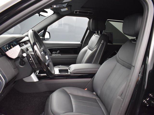 Photo of 2025 Santorini Black Metallic Land Rover Range Rover
