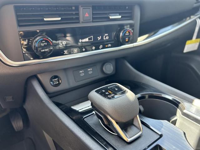 Photo of 2026 SUPER.BLACK Nissan Rogue