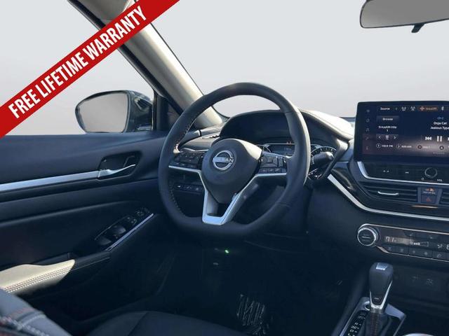 Photo of 2025 WHITE Nissan Altima