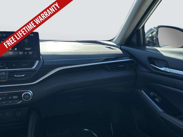 Photo of 2025 WHITE Nissan Altima