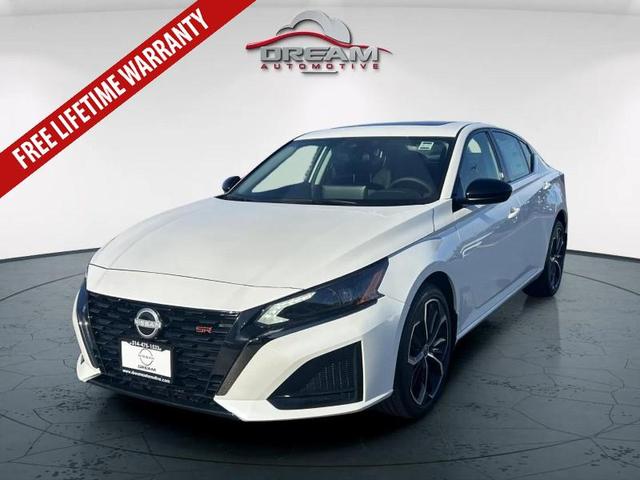 Photo of 2025 WHITE Nissan Altima