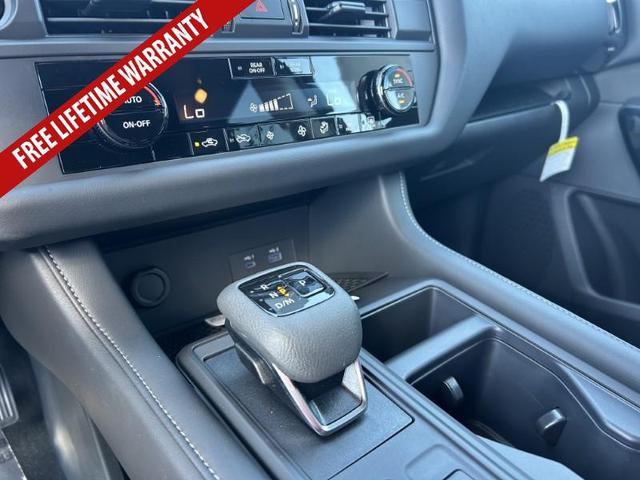 Photo of 2025 GLACIER.WHITE Nissan Pathfinder
