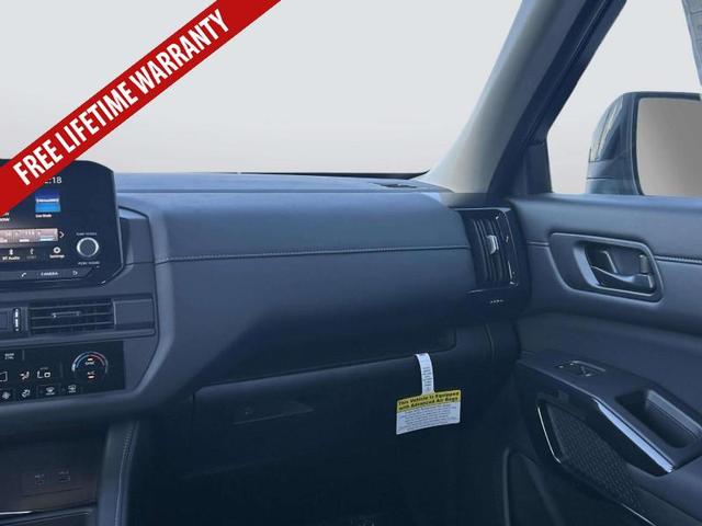 Photo of 2025 GLACIER.WHITE Nissan Pathfinder