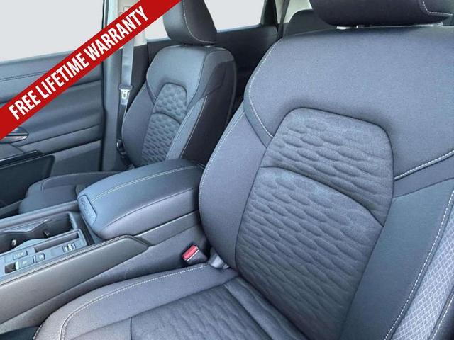 Photo of 2025 GLACIER.WHITE Nissan Pathfinder