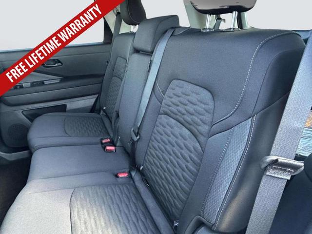 Photo of 2025 GLACIER.WHITE Nissan Pathfinder
