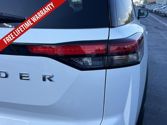 Photo of 2025 GLACIER.WHITE Nissan Pathfinder
