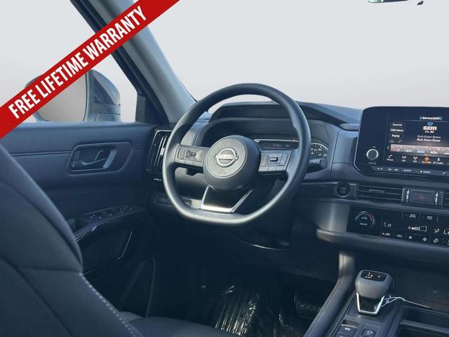 Photo of 2025 GLACIER.WHITE Nissan Pathfinder
