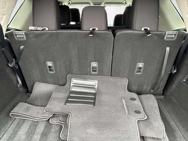 Photo of 2024 SILVER Nissan Pathfinder