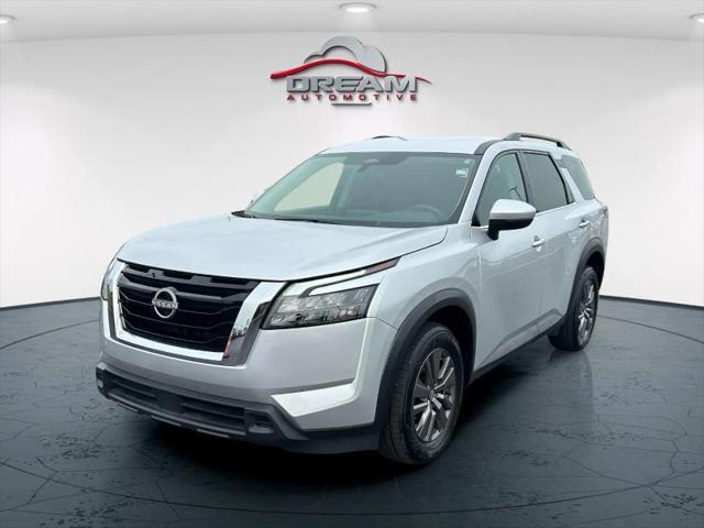 Photo of 2024 SILVER Nissan Pathfinder