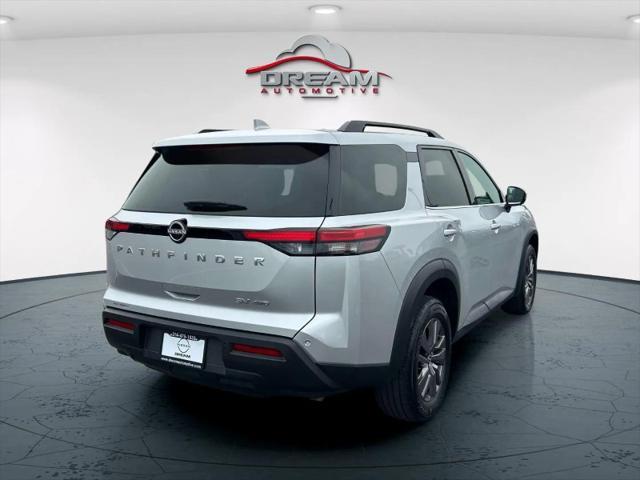 Photo of 2024 SILVER Nissan Pathfinder