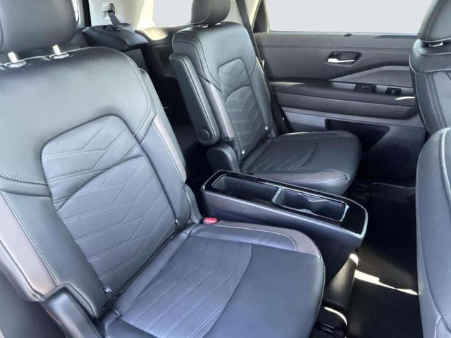 Photo of 2025 2T.GRAY.BLACK Nissan Pathfinder
