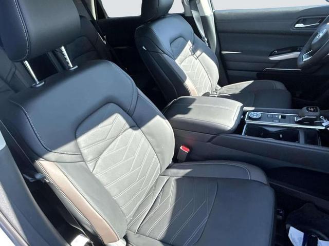Photo of 2025 2T.GRAY.BLACK Nissan Pathfinder