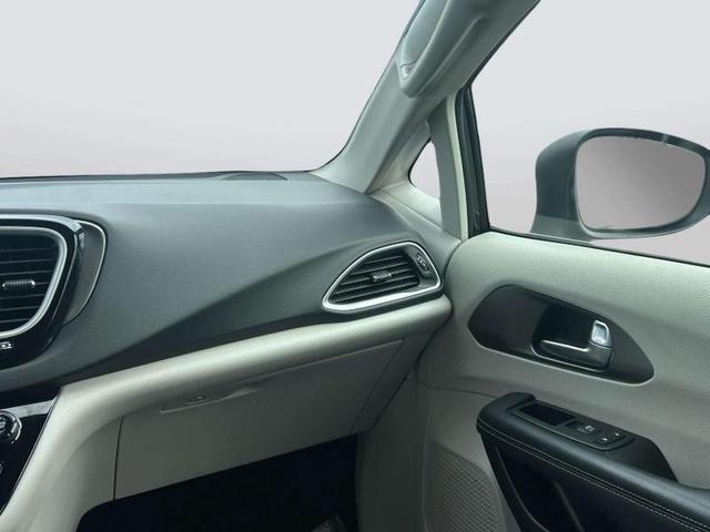 Photo of 2023 Granite Crystal Metallic Clearcoat Chrysler Pacifica
