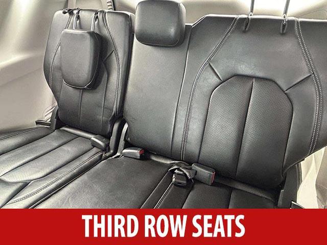 Photo of 2023 Granite Crystal Metallic Clearcoat Chrysler Pacifica
