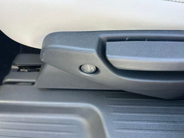 Photo of 2025 Everest White Pearl Tricoat Nissan Pathfinder