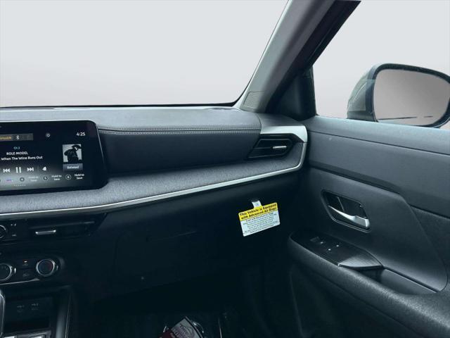 Photo of 2025 CANYON.BROWN Nissan Kicks