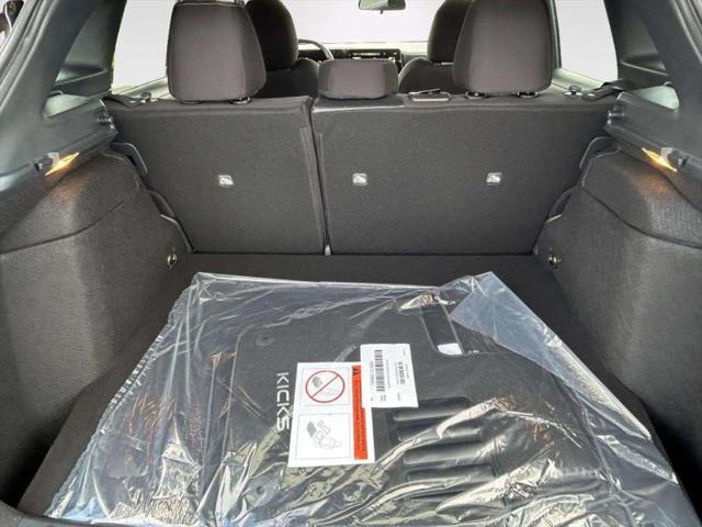 Photo of 2025 CANYON.BROWN Nissan Kicks