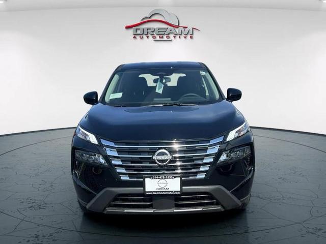 Photo of 2025 SUPER.BLACK Nissan Rogue