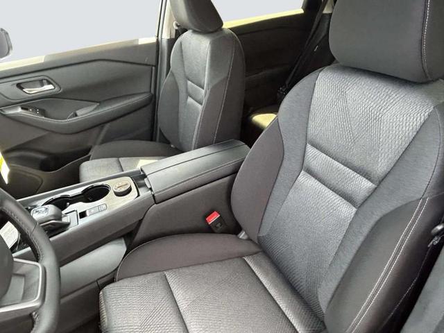 Photo of 2025 SUPER.BLACK Nissan Rogue