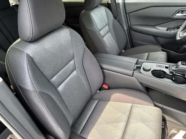 Photo of 2025 SUPER.BLACK Nissan Rogue