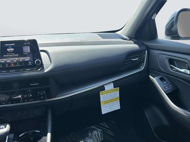 Photo of 2025 SUPER.BLACK Nissan Rogue