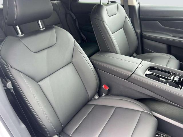 Photo of 2025 EVEREST.WHITE Nissan Murano