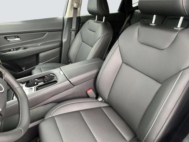 Photo of 2025 EVEREST.WHITE Nissan Murano