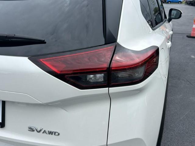 Photo of 2023 Pearl White Tricoat Nissan Rogue