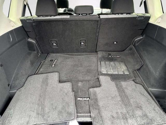 Photo of 2023 Pearl White Tricoat Nissan Rogue