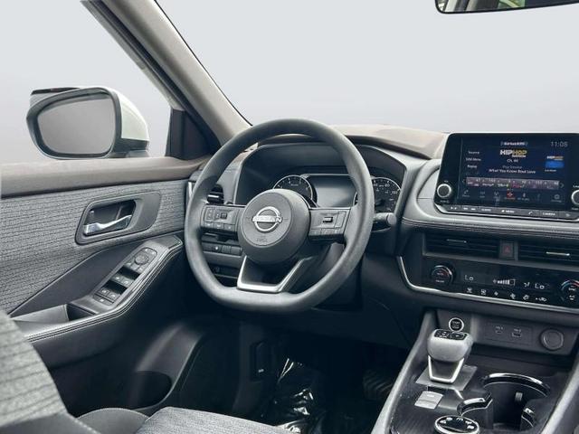 Photo of 2023 Pearl White Tricoat Nissan Rogue