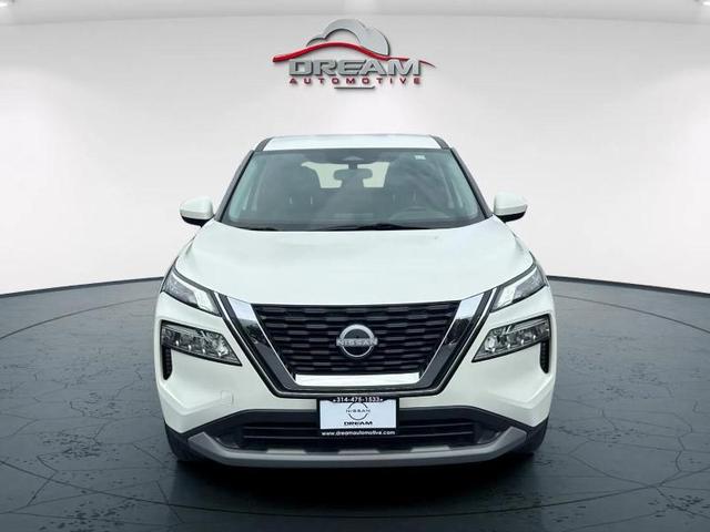 Photo of 2023 Pearl White Tricoat Nissan Rogue
