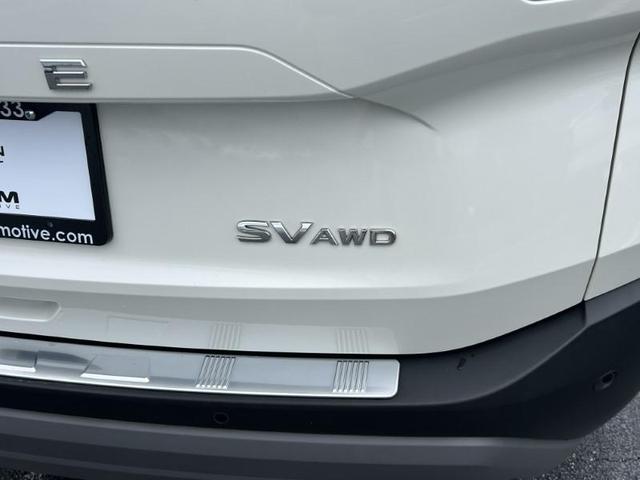 Photo of 2023 Pearl White Tricoat Nissan Rogue