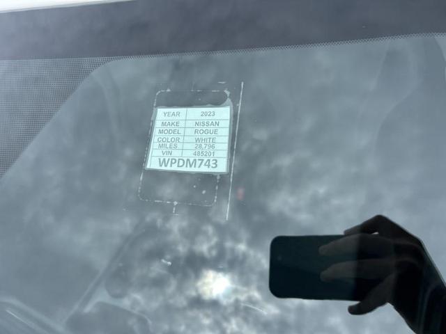 Photo of 2023 Pearl White Tricoat Nissan Rogue